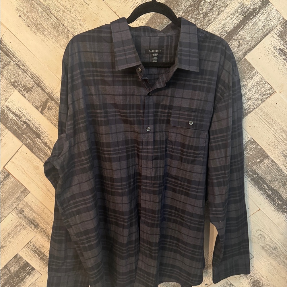 Van Heusen Men's Black and Gray Plaid Button Down Shirt